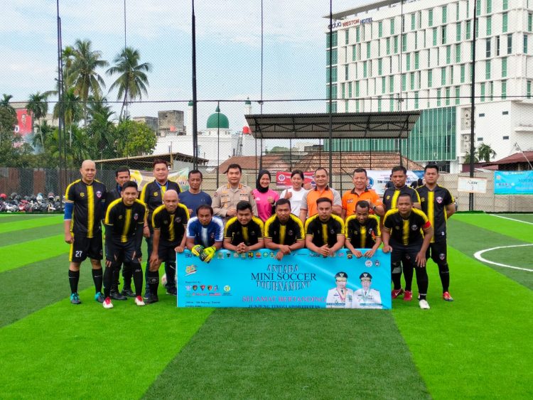 Kabid Humas Polda Jambi Motivasi Peserta Lomba Mini Soccer HUT Ke-86 LKBN Antara. (Foto : ist)