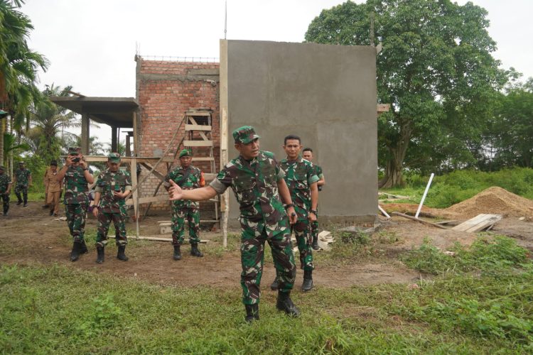 Danrem Gapu Tinjau Pembangunan Kodim Baru di Kabupaten Batanghari. (Foto : ist)