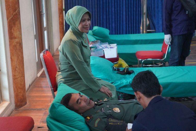 Danrem Gapu Donorkan Darah Peringati Hari Juang Kartika Ke-78 TNI AD. (Foto : ist)