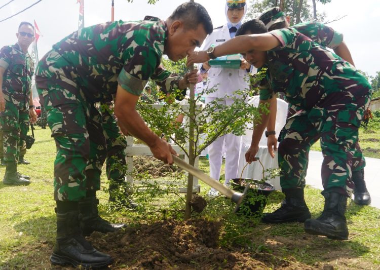 Danrem Gapu Pimpin Penanaman 1.895 Pohon. (Foto : ist)