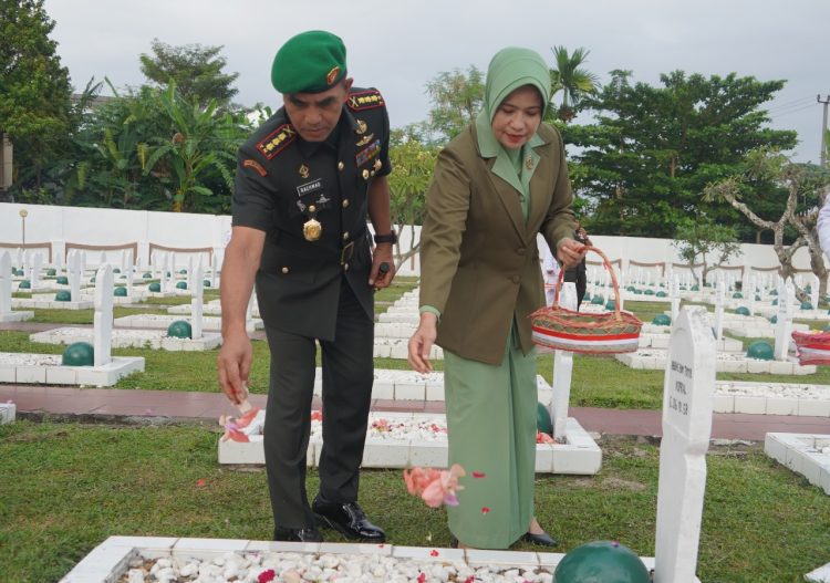 Korem Gapu Ziarah Ke Makam Pahlawan. (Foto : ist)