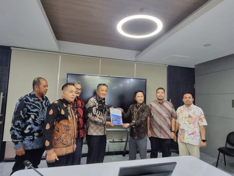 Sekda A Ridwan Presentasikan Program Perluasan Kesempatan Kerja Berbasis Kawasan di Kemenaker. (Foto : ist)