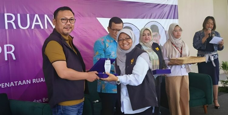 Kepala BPN Kota Depok Indra Gunawan hadir menjadi pemateri Peringatan Hari Tata Ruang 2023 dan Peringatan Hari Bhakti PU ke-78 Kota Depok, yang berlangsung di Alun-alun GDC Kota Depok, Kamis 14 Desember 2023. (Foto: BPN Kota Depok)