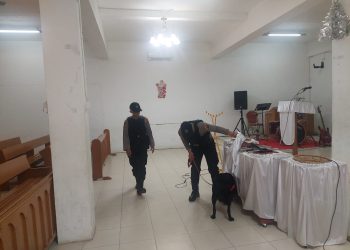 Personel Ops Lilin Polda Jambi sterilisasi sejumlah gereja. (Foto : ist)