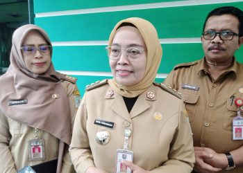 Sri Purwaningsih (tengah) usai acara Pekan Pembedayaan Masyarakat kota Jambi. (Foto : Rolan - sinarjambi.com)