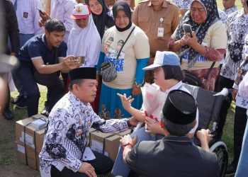 Gubernur Al Haris : Cahaya Ilmu Dari Guru Suluh Benderang Menemani Langkah Anak Bangsa. (Foto : ist)