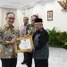 OJK Raih Predikat Badan Publik Informatif Terbaik 2023. (Foto : ist)