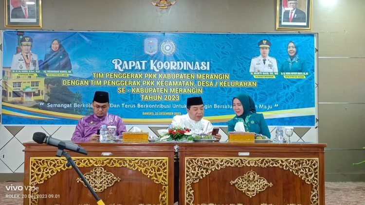 Mukti Buka Rakor TP PKK Merangin. (Foto : Yendri - sinarjambi.com)
