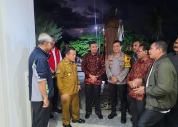 Kapolda Bersama Gubernur Jambi Tinjau Misa Malam Natal. (Foto : ist)