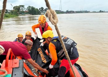 Pencari Besi yang Tenggelam di Sungai Batanghari Ditemukan Mengapung. (Foto : ist)