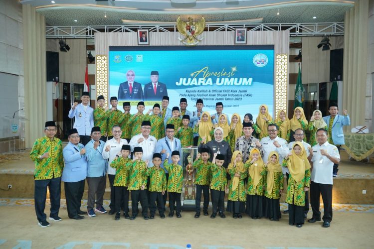 Sri Purwaningsih Bangga Kafilah Kota Jambi Juara Umum FASI XX Tingkat Provinsi Jambi 2023. (Foto : ist)