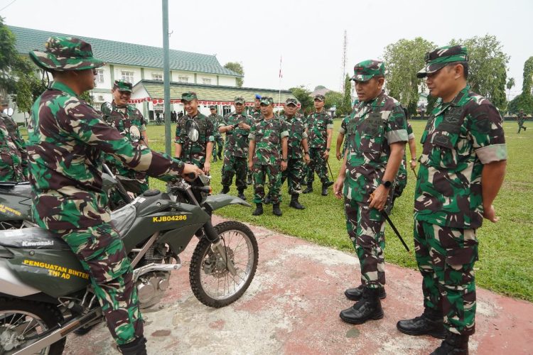 Danrem Gapu Pimpin Apel Penyerahan Kendaraan Operasional Skk Migas. (Foto : ist)