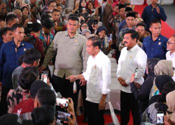 Bagikan Sertipikat Hasil PTSL dan Redistribusi Tanah. (Foto : ist)