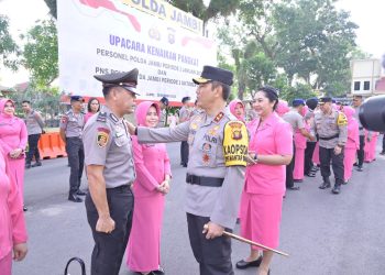 Polda Jambi Gelar Upacara Kenaikan Pangkat Personil Polri. (Foto : ist)