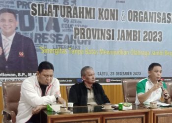 Ketum KONI Jambi (Kanan) Bakal Gulirkan Turnamen Sepakbola Pers. (Foto : Rolan - sinarjambi.com)