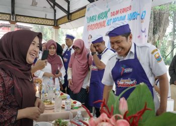 Hesnidar Haris Buka Lomba Masak Pindang Ikan Patin. (Foto : ist)