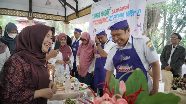 Hesnidar Haris Buka Lomba Masak Pindang Ikan Patin. (Foto : ist)