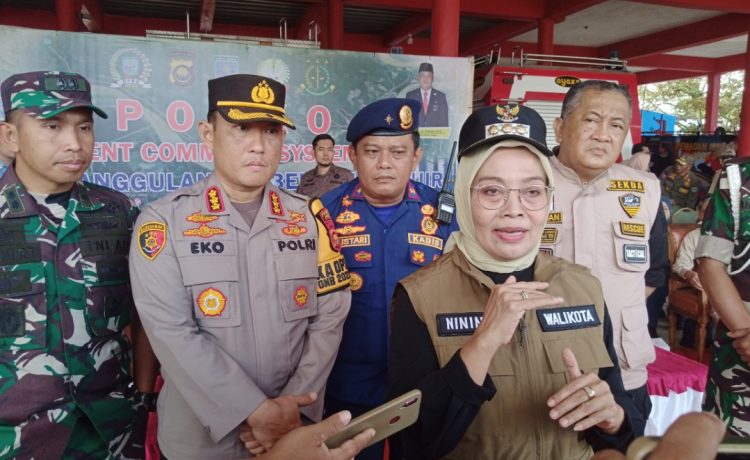 Sri Purwaningsih minta seluruh OPD aktif dalam penanggulangan bencana banjir di kota Jambi. (Foto : Rolan - sinarjambi.com)