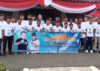 Sekda Sudirman lepas Persikoja ikuti Piala Soeratin cup U-17. (Foto : Rolan - sinarjambi.com)
