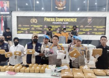 Dalam Sepekan Satresnarkoba Polresta Jambi Ungkap 3 Kasus Narkotika, Pelaku Bawa Senpi. (Foto : Rolan - sinarjambi.com)