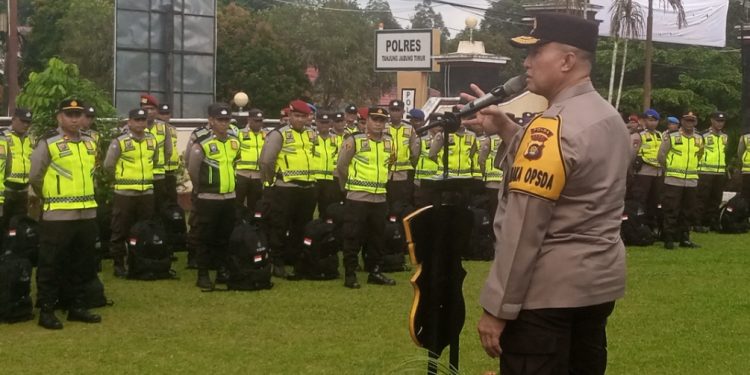 Wakapolda Jambi Cek Kesiapan Personel Pengamanan TPS di Polres Tanjabtim. (Foto : Rolan - sinarjambi.com)