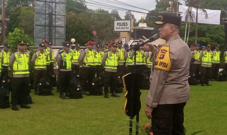 Wakapolda Jambi Cek Kesiapan Personel Pengamanan TPS di Polres Tanjabtim. (Foto : Rolan - sinarjambi.com)