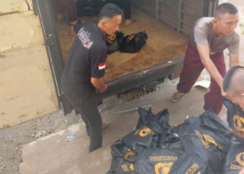 Polda Sumsel Salurkan Bantuan Kemanusian untuk Korban Banjir di Batu Gajah. (Foto : ist)