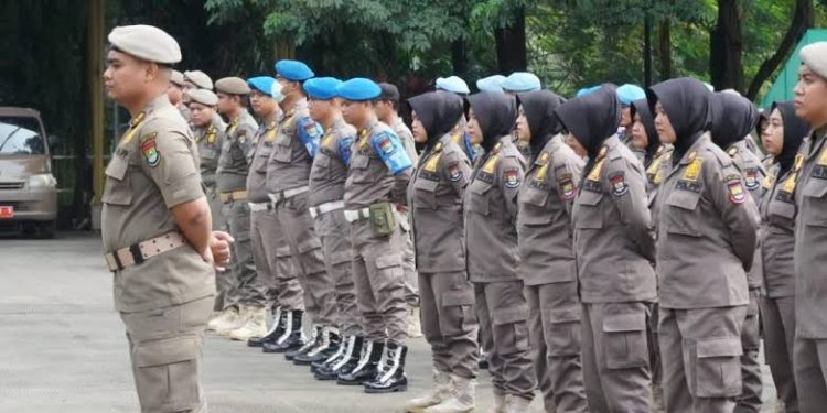 Shobraini tegaskan keterbatasan anggaran dalam pengurangan honorer Satpol PP Merangin. (Foto : ist)