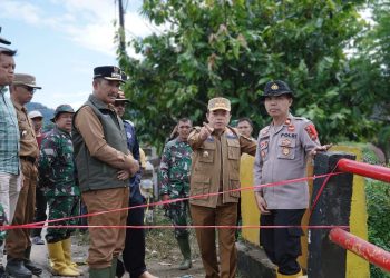 Aksi Cepat Gubernur Al Haris Respon Amblasnya Jembatan di Tamiai. (Foto : ist)