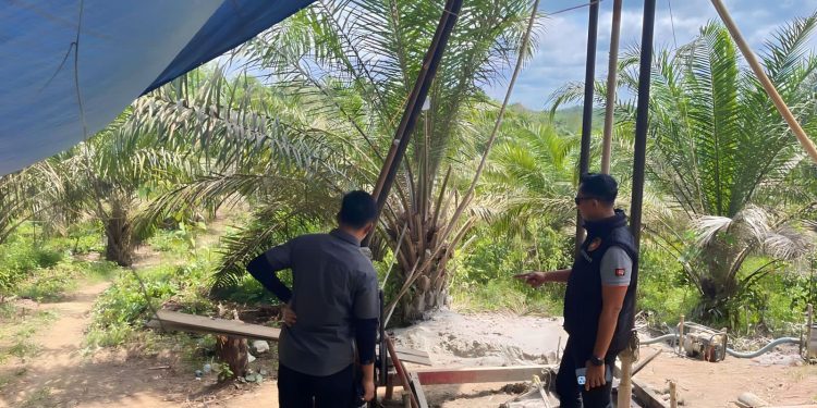 Timsus Ilegal Drilling Ditrekrimsus Polda Jambi Tindak Penambang Minyak Ilegal. (Foto : ist)