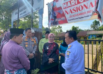 Kombes Pol Eko Wahyudi dampingi Gubernur Jambi dan Pj Wali Kota Jambi Tinjau SD yang Disegel. (Foto : ist)