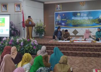 Hesnidar Haris Buka Acara Smart Edu. (Foto : ist)
