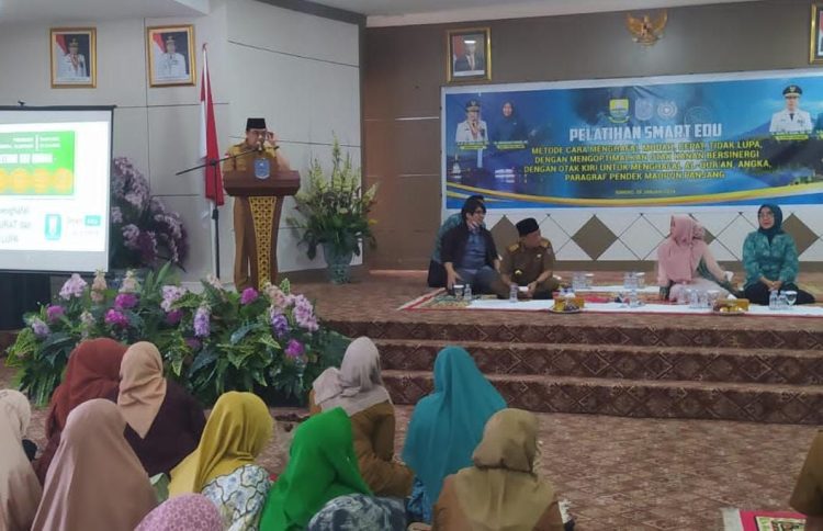 Hesnidar Haris Buka Acara Smart Edu. (Foto : ist)