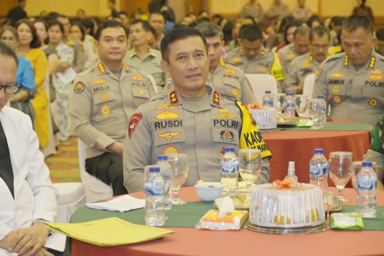 Irjen Rusdi Hartono Hadiri Perayaan Natal Bersama Polda Jambi-Korem Gapu. (Foto : ist)