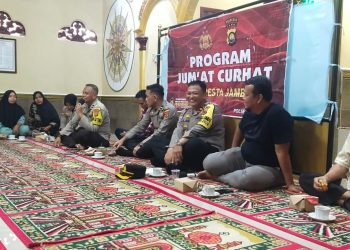 Jum'at Curhat, Sat Binmas Polresta Jambi Ajak Warga Kelurahan Murni Jaga Kamtibmas. (Foto : ist)
