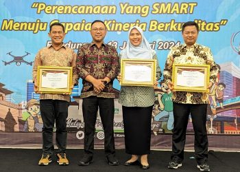 Kantor Pertanahan Kota Depok saat menerima penghargaan dari dari Kanwil ATR/BPN Jawa Barat, usai Rakerda, Jumat 13 Januari 2024. (Foto: BPN Kota Depok)