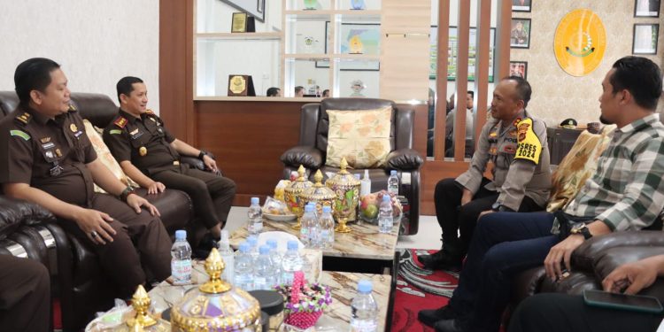 Sambangi Kejari Sungai Penuh, Kapolres Kerinci Jalin Sinergitas. (Foto : ist)
