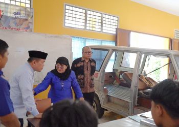 Kunjungi SMK 8 Bungo, Gubernur Al Haris Dicurhati Guru Soal PPPK dan Alat Praktek. (Foto : ist)