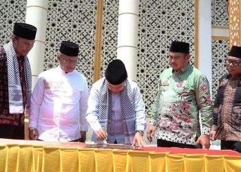 Gubernur Al Haris Resmikan Masjid Baiturrahim Rantau Keloyang Bungo. (Foto : ist)