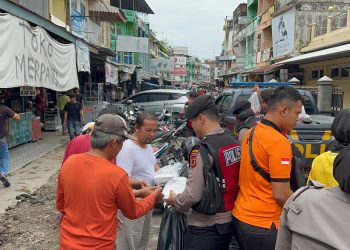 Lagi, Jumat Berbagi Polda Jambi Bantu Warga Kurang Mampu. (Foto : ist)