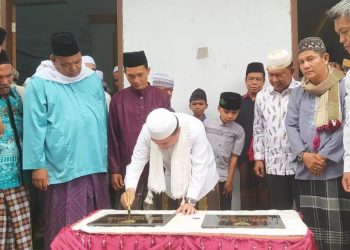 Mukti Dampingi Gubernur Al Haris Resmikan Masjid Nurul Huda dan Hall Bulu Tangkis Pasirah Hambali Marga Tiang Pumpung. (Foto : ist)
