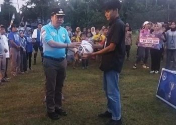 Mukti Tutup Turnamen HUT KTI Cup. (Foto : Yendri - sinarjambi.com)