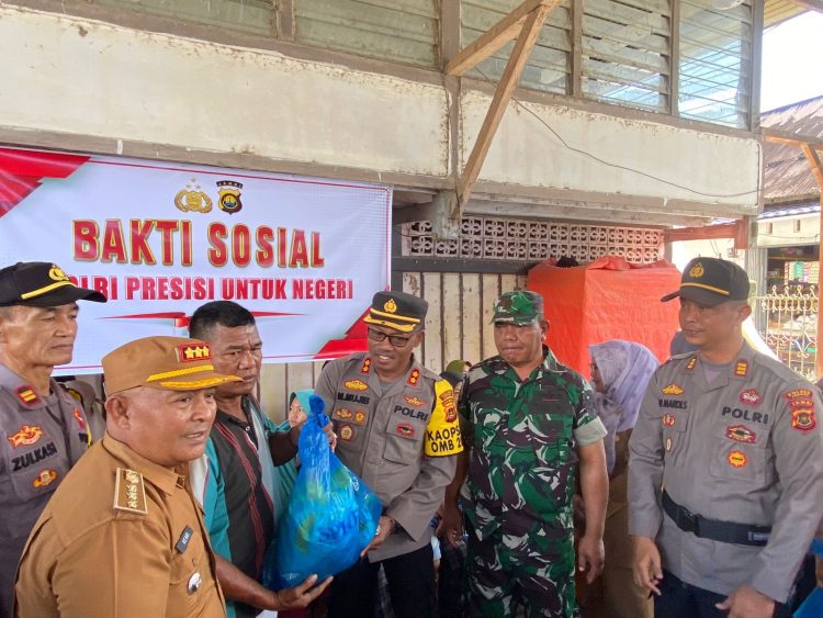 Kapolres Kerinci Gelar Bakti Sosial Bagikan Sembako ke Warga Terdampak Banjir. (Foto : ist)