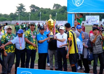 Wagub Sani Tutup Turnamen Sepak Bola Gubernur Cup Tahun 2024. (Foto : ist)