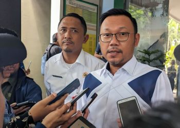 Indra Gunawan memberikan keterangan terkait PTSL kepada wartawan. (Foto : BPN Depok)