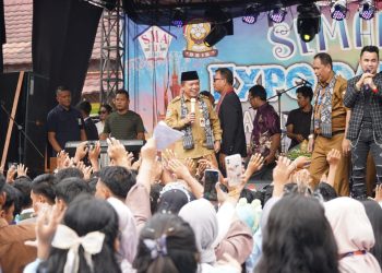 Gubernur Al Haris Dorong Kreativitas, Inovasi dan Kreasi Siswa Siswi SMA Negeri 11 Kota Jambi. (Foto : ist)