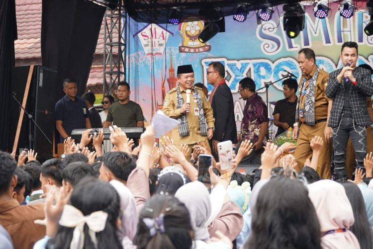 Gubernur Al Haris Dorong Kreativitas, Inovasi dan Kreasi Siswa Siswi SMA Negeri 11 Kota Jambi. (Foto : ist)