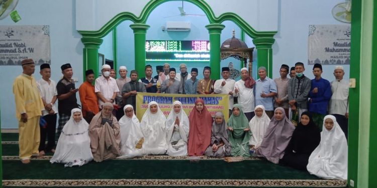 Bhabinkamtibmas Polsek Kota Baru Subuh Keliling Sampaikan Pesan Cooling System Jelang Pemilu. (Foto : ist)