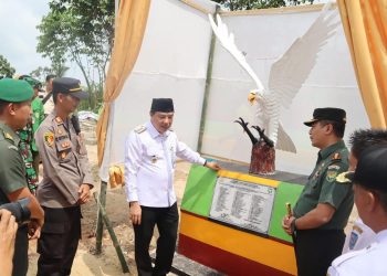 Pj Bupati Merangin Resmikan Tugu Garuda Putih di Desa Salam Buku. (Foto : ist)