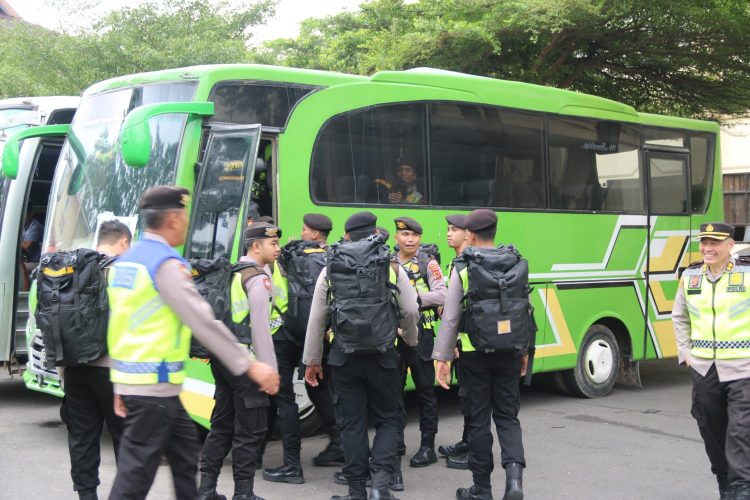 Ribuan Personel Polda Jambi Diberangkatkan Backup Polres-polres Amankan TPS. (Foto : ist)